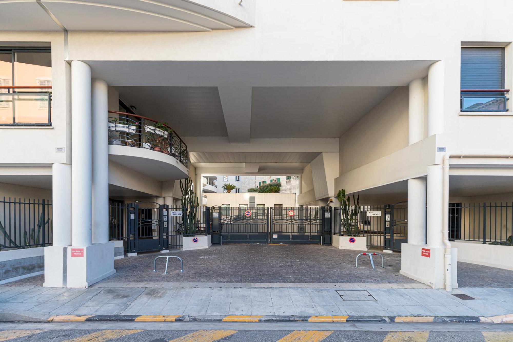 Nice 1 Bedroom Downtown Carre D'Or With Garage Exteriör bild