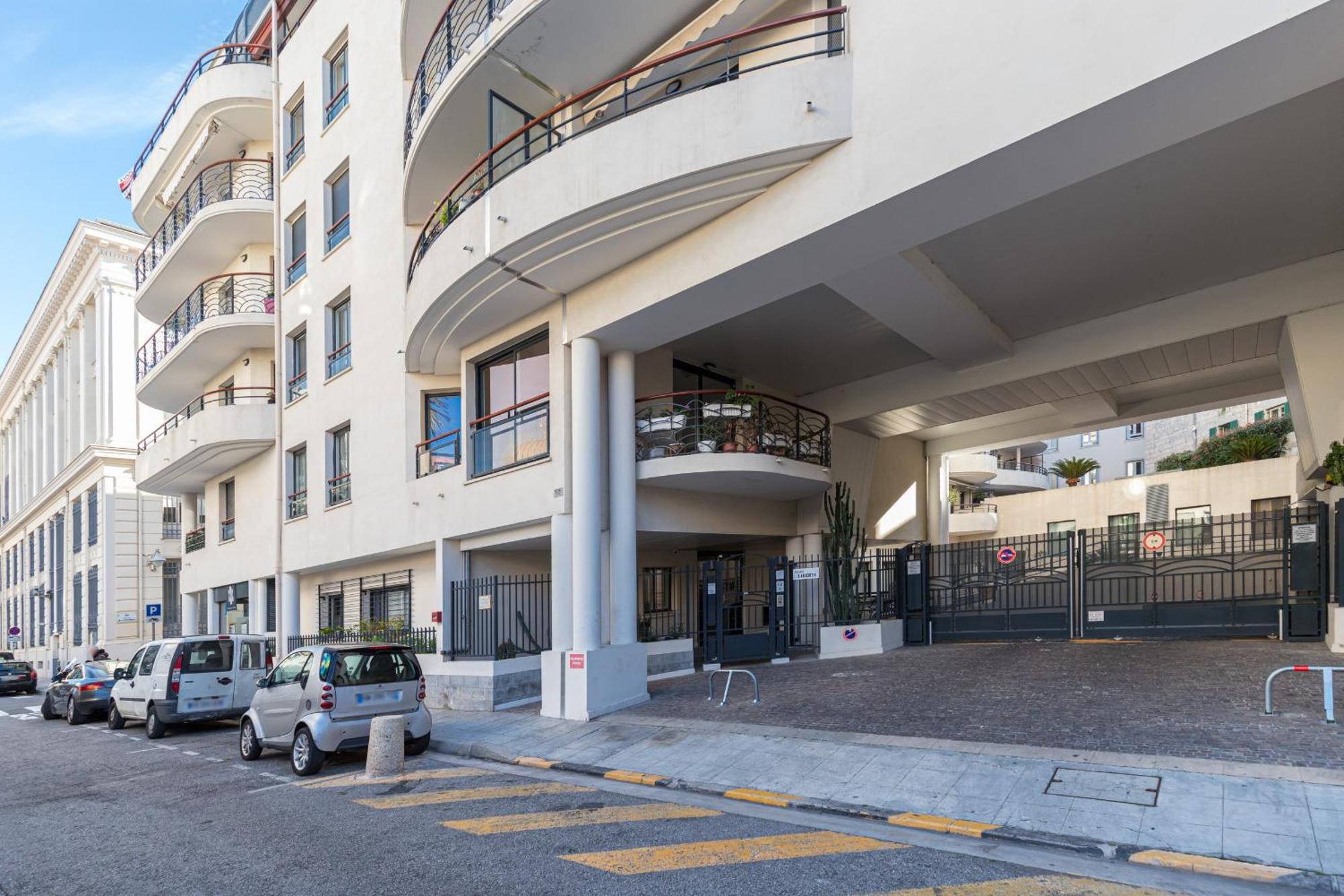 Nice 1 Bedroom Downtown Carre D'Or With Garage Exteriör bild